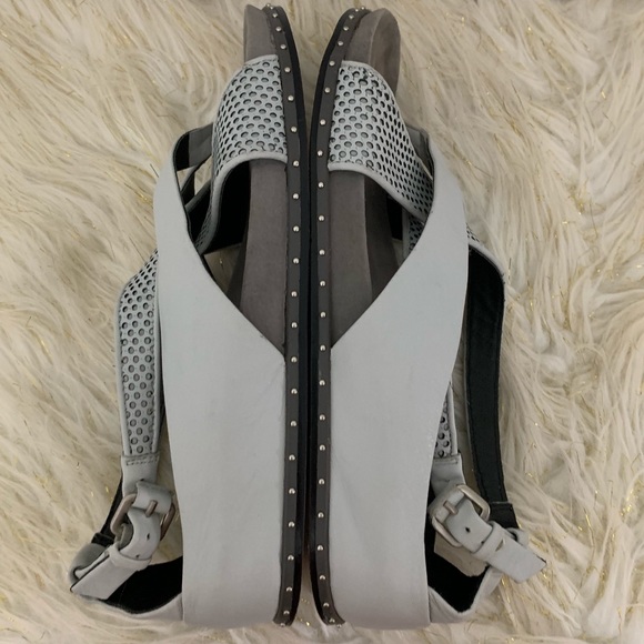 L.A.M.B. Bellatrix Gray Leather Strappy Sandals 10 - Picture 5 of 8